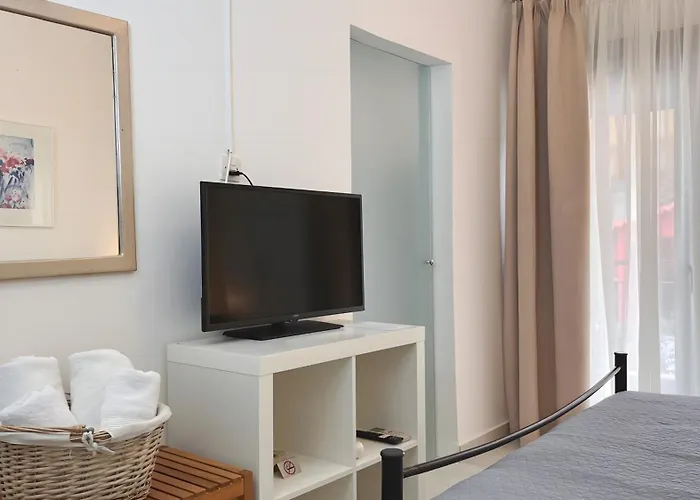 Almira Aparthotel 3*